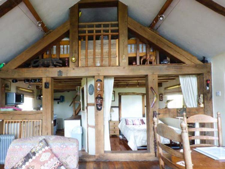 렉섬 Little Pentre Barn With Cosy Logburner 빌라 외부 사진