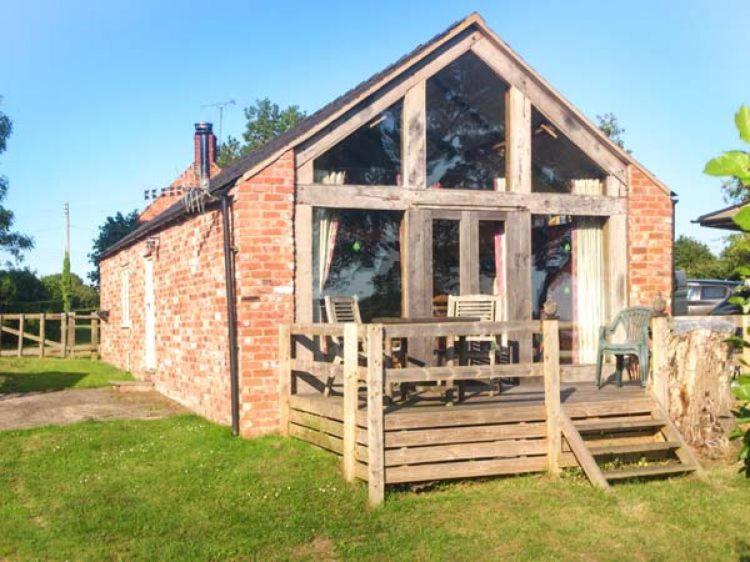 렉섬 Little Pentre Barn With Cosy Logburner 빌라 외부 사진